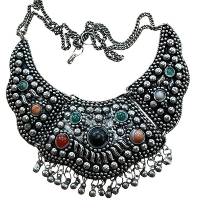 Auktion 369<br>antik anmutende türkische Halskette im Tribal-Stil, die aus gehämmerter Legierung mit kleinen Glöckchen und farbigen Steinen gefertigt ist. ca. 60 gr [1]