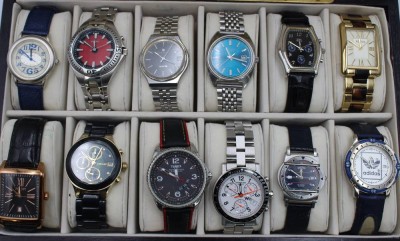 Auktion 369<br>Kasten mit 12 div. Armbanduhren, u.a. Adidas, DKNY, Fossil, Joop etc., Ouarzwerke, 1x Citizen Automatic (läuft) [1]