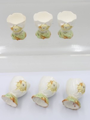 Auktion 369<br>6x Eierbecher, älter, Küken, 1x Altrissig, Altersspuren, ca. H-5cm [1]