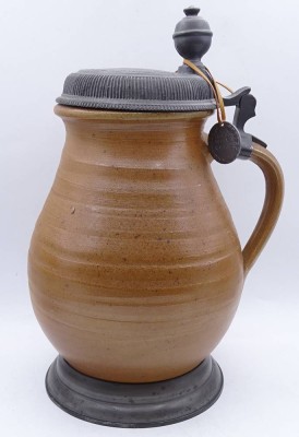 Auktion 369<br>Birnenkrug mit Zinndeckel, Neuzeitlich, limitiert, H- 26cm, 1,5Liter [1]