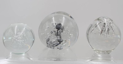 Auktion 369<br>3x div. Paperweights, Kunstglas, ca. H-8cm [1]