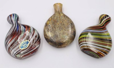Auktion 369<br>3x Kunstglas-Flaschen,  1x Etikett 