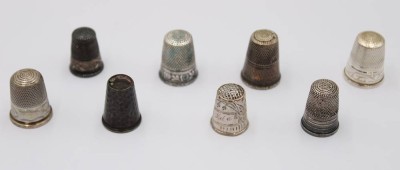 Auktion 369<br>8x div. Fingerhüte, älter, Silber (gepr), zus. ca. 26,4gr., teilw. Altersspuren [1]