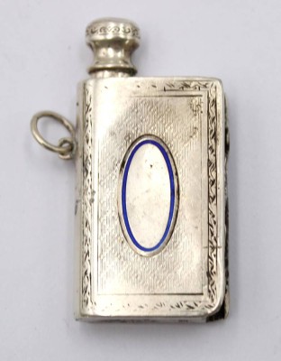 Auktion 369<br>Miniatur-Streichholzfeuerzeug, um 1900, 900er Silbergehäuse, ca. 16gr., Alters-u. Gebrauchsspuren, ca. H-4,8cm [1]