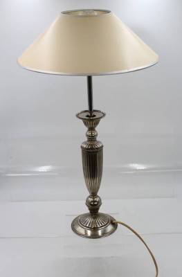 Auktion 369<br>Tischlampe, versilberter Stand, ca. H-53,5cm, 1x kl. Druckstelle [1]