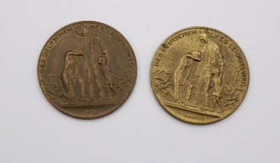 Auktion 369<br>2x sogen. Hunger-Medaillen, 1923, ca. D-3,2cm [1]