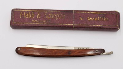 Auktion 369<br>antikes Rasiermesser, Rudolf Graf, Holzgriff, zusammengekl. ca. L-13cm, anbei Streichriemen, älter [1]