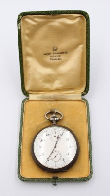 Auktion 369<br>Herrentaschenuhr, Minerva, um 1920/30, 800er Silbergehäuse, Stoppuhrfunktion, Werk läuft, in Kasten, ca. D-5,3cm [1]
