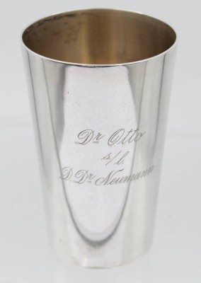 Auktion 369<br>hoher Silber-Becher, 800er, Gravur 