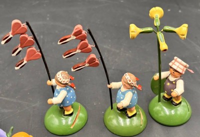 Auktion 369<br>3x Erzgebirge Tischkarten-Halter, H-10 cm [1]