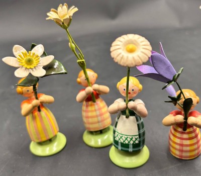 Auktion 369<br>4x Blumenkinder, H-ca. 11 cm [1]