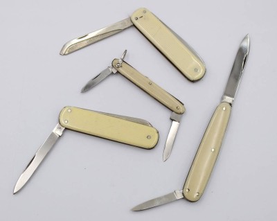 Auktion 369<br>4x div. ältere kl. Taschenmesser, Bakelitgriffschalen, ca. L-14cm [1]