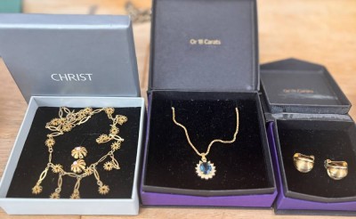 Auktion 369<br>3 Teile Modeschmuck, neu  in orig. Kartons, Double, 2x18 Carat Plaque,1x von 