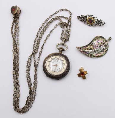 Auktion 369<br>3x div. Silber-Broschen sowie Damentaschenuhr an langer Kette, 800er Silbergehäuse, Werk defekt [1]