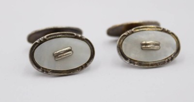 Auktion 369<br>Paar 835er Silber-Manschettenknöpfe, Perlmuttauflage, Art-Déco, 7,3gr. [1]