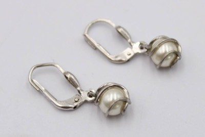 Auktion 369<br>2 Paar div. Ohrschmuck, Silber, 1x mit Perlen, zus. ca. 3,7gr. [1]