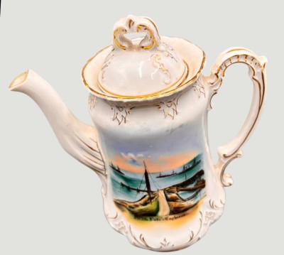 Auktion 369<br>kl. Kaffeekanne mit Ansicht Cuxhaven-Alte Liebe um 1910, Goldstaffage, gut erhalten, H-18 cm [1]