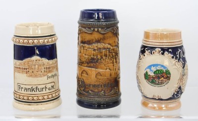 Auktion 371<br>3x div. Bierkrüge, älter, je reliefiert, ca. H-15 bis 18,5cm [1]