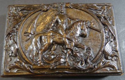 Auktion 338<br>Bronze  Platte auf Holz mit Hl. Georg und Spruch 