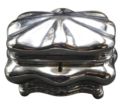 Auktion 369<br>grosse Zuckerdose, versilbert, auf vier Kugelfüsschen,  H-11 cm, 15x12 cm [1]