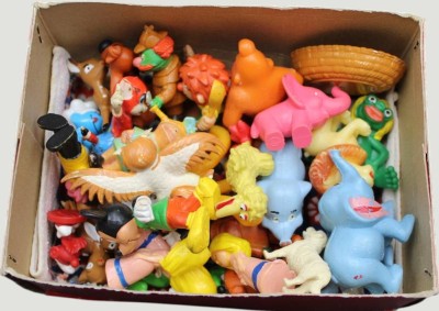 Auktion 369<br>kl. Karton mit ca. 30 kl. Kunststoff-Figuren, Disney und andere, H-ca. 5-6 cm [1]