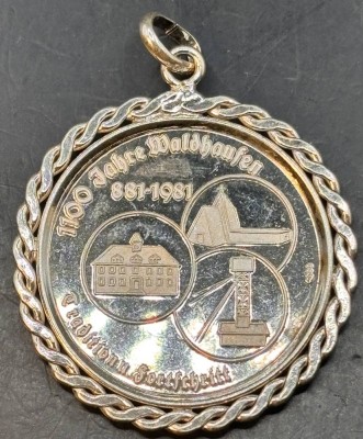 Auktion 369<br>Anhänger mit Medaillon, Feinsilber 1000, 1100 Jahre Waldhausen 1981, 10,17 gr., D-3 cm [1]