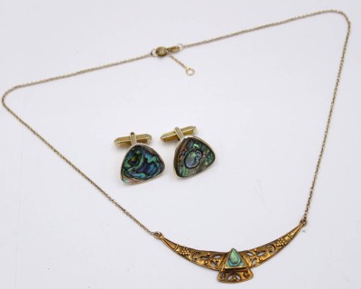 Auktion 369<br>Collier und Manschettenknöpfe mit Abalone-Muscheleinlagen, Collier wohl Messing, ca. L-43cm [1]