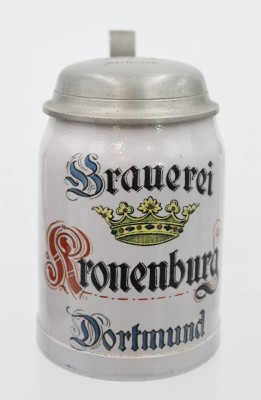 Auktion 369<br>Bierkrug der Brauerei Kronenburg Dortmund, Zinddeckel mit Gravur, ca. H-15cm [1]