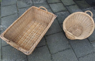 Auktion 369<br>2x gr. alte Wäscheköre, Weide/Rattan, Eckig ca. 30 x 75 x 50cm [1]