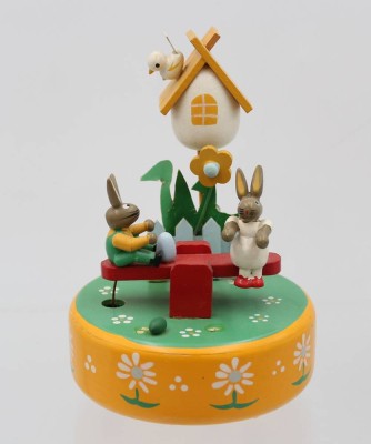 Auktion 369<br>Osterspieldose, Häschen auf Wippe, Werk läuft, ca. H-15,5cm [1]