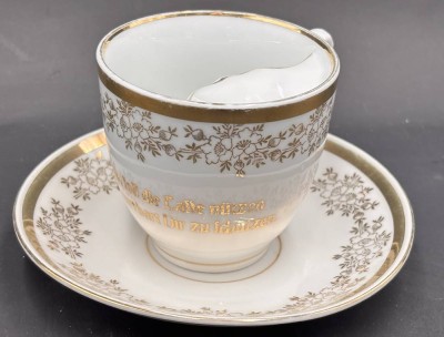 Auktion 369<br>gr. Barttasse mit Spruch, U.T., Goldstaffage , P.K. Silesia,