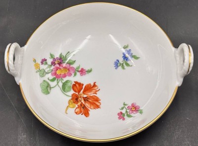 Auktion 369<br>kl. Henkelschale mit Blumenmalerei 