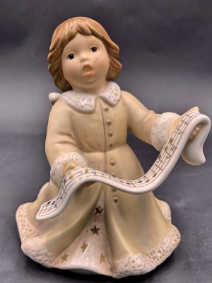 Auktion 369<br>gr. Sing-Engel mit Notenband, H-15 cm, Goebel [1]