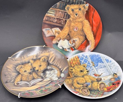 Auktion 369<br>3x  div. Wandteller mit Teddymotiven, D-20 cm [1]