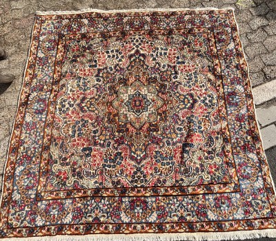 Auktion 369<br>antiker quadatischer Teppich, Naturfarben, Persien_Bidjar?ca. 190x190 cm [1]