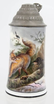 Auktion 369<br>alter Bierkrug , Porzellan mit Lithophanie, umlaufend handbemalt mit gefangenen Fuchs und Hund, Zinndeckel, H-21 cm [1]
