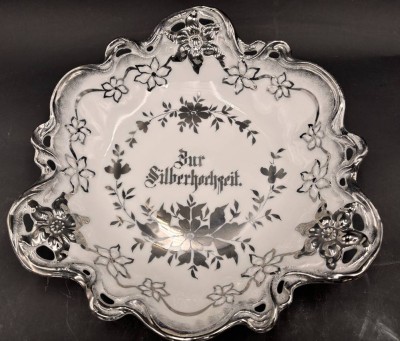Auktion 369<br>gr. Silberhochzeits-Prunkschale, H-6,5 cm, D-31 cm [1]