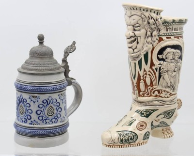 Auktion 369<br>Bierkrug und gr. Stiefel, Stiefel mit Reliefdekor und Spruch, älter, ca. H-24,8cm [1]