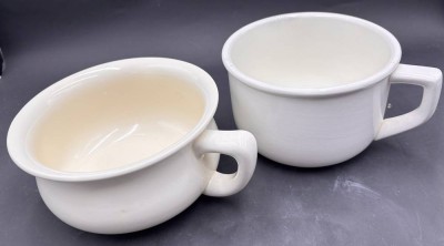 Auktion 369<br>2x Nachttöpfe, 1x Zeller Keramik gemarkt, H-11 und 12 cm [1]
