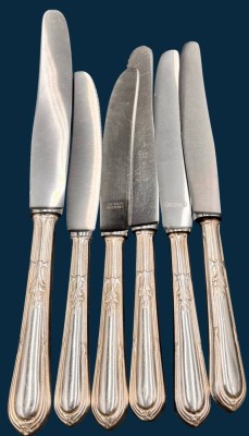Auktion 369<br>5x kleine, 1 grosses Messer mit Silbergriffen-800- L-24,5 und 21 cm, zus. 380 gr [1]