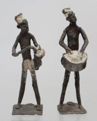 Auktion 369<br>2x afrikan. Statuetten aus Metall, Trommler, H-ca. 14 cm, Reste alter Fassung [1]