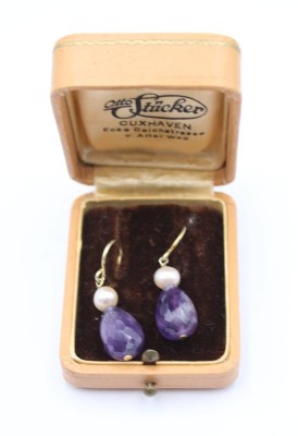 Auktion 369<br>Paar Ohrhänger mit Perle und Amethyst, ca. L-3,5cm [1]
