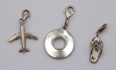 Auktion 369<br>3x div. Anhänger, 2x Silber, 1x Pilgrim, Silber 4,3gr., L-3cm [1]