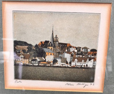 Auktion 369<br>unleserl. signierte Ansichtengrafik, 1975, gut ger/Glas, RG 32x33 cm [1]