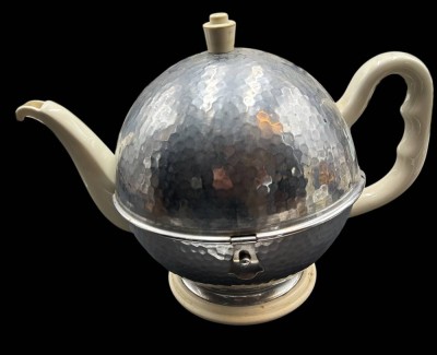 Auktion 369<br>gr. Teekanne mit Ummantelung 