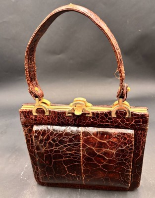 Auktion 369<br>Reptilienleder-Handtasche, leichte Tragespuren, 19x22 cm [1]