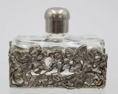 Auktion 369<br>Flacon mit silberfarbener Montur, älter, ca. H-6cm B-7,5cm [1]