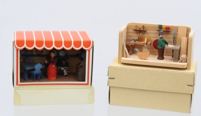 Auktion 369<br>2x Zimmerminiaturen, Erzgebirge, ca. H-4,5cm B-6cm [1]