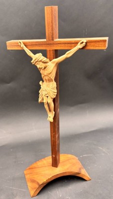 Auktion 369<br>Tischkruzifix aus Holz, H-35 cm [1]