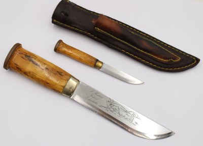 Auktion 371<br>Jagdmesser mit Beimesser, J. Marttiini, Lapinleuku, Finnland, Klinge etwas beschädigt, ca. L-31cm [1]